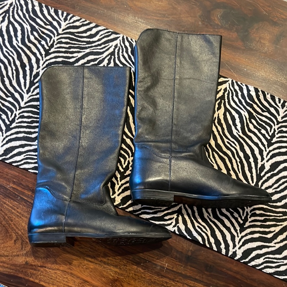 Women’s leather boots - small wear on the heal
